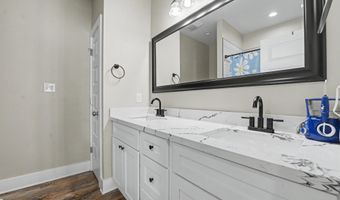 5114 Oak St, Bay St. Louis, MS 39520