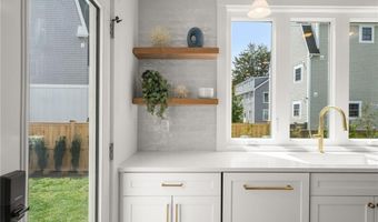 7 Wellington Ave, Newport, RI 02840