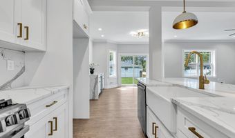 127 Rogers St, Bayville, NJ 08721