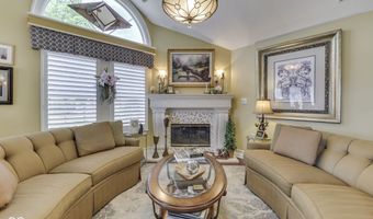 7386 Lake Lakota Pl, Indianapolis, IN 46217