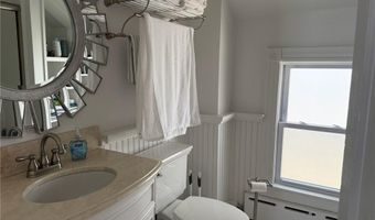 11 Ann St, Newport, RI 02840