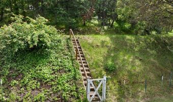 1840 Crestview Dr, Ashland, OR 97520