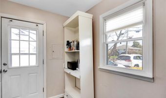 3 Kent Pl, Amityville, NY 11701