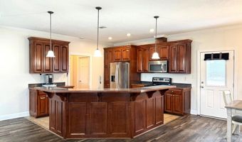 93 Oak Forrest Dr, Adel, GA 31620