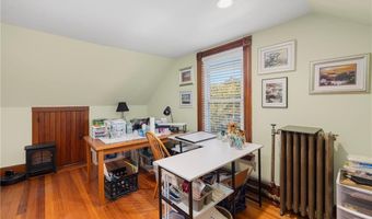99 Roseneath Ave, Newport, RI 02840