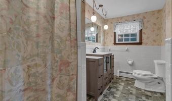 381 Woonsocket Hill Rd, North Smithfield, RI 02896