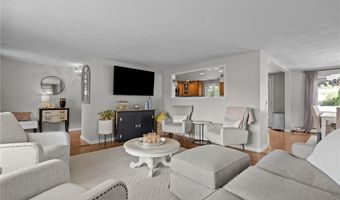 17 Belvedere St, Johnston, RI 02919