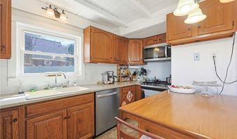 33 Airy Acres Dr, Glocester, RI 02814