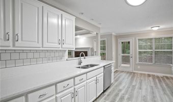 1027 Regency Dr, Acworth, GA 30102