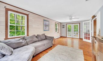21 Quarry Rd, Branford, CT 06405