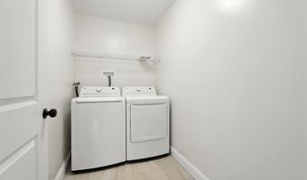 13 Kenwood Cir, Bloomfield, CT 06002