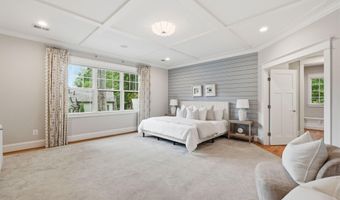 3555 N DICKERSON St, Arlington, VA 22207