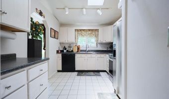 52 Urquhart St, Cranston, RI 02920