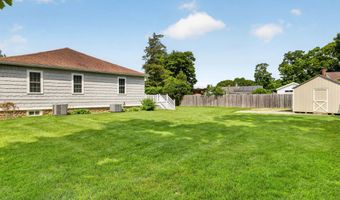 6 Harbor Pkwy, Clinton, CT 06413