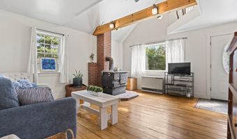 11 Old County Rd, Appleton, ME 04862