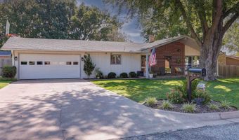 920 Highland Dr, Arkansas City, KS 67005