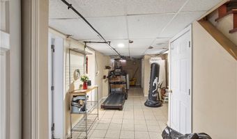 63 Lincoln Ave, Cranston, RI 02920