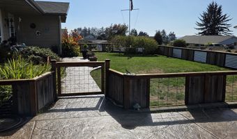 814 PARADISE Ln, Brookings, OR 97415