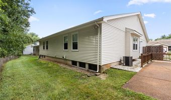 530 Spring Glen Dr, Ballwin, MO 63021