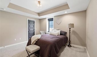 4261 Lakeshore Dr, Basehor, KS 66007