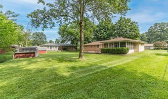 737 Smith Dr, Ballwin, MO 63011