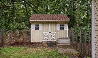 13 Swartzel Dr, Middletown, NJ 07748