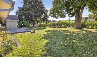 521 W SENECA Dr, Appleton, WI 54911