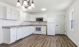 427 N Harrison Ave, Aurora, MO 65605