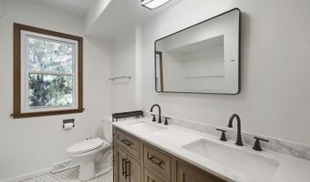 816 W Heritage Dr, Addison, IL 60101