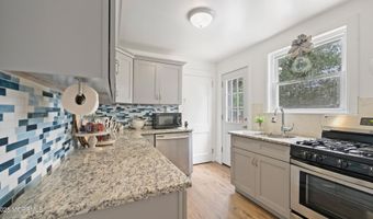125 Eighth St, Belford, NJ 07718