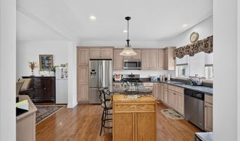 29 Mulberry Dr, Albany, NY 12205