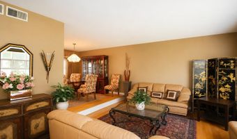917 W Army Trail Blvd, Addison, IL 60101