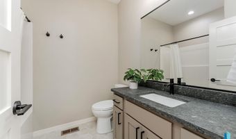 2516 E Chestnut Trl, Brandon, SD 57005