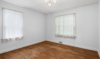 418 S Vail Ave, Arlington Heights, IL 60005