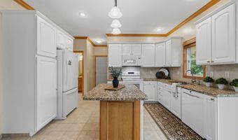1214 Sandalwood Ct SW, Altoona, IA 50009