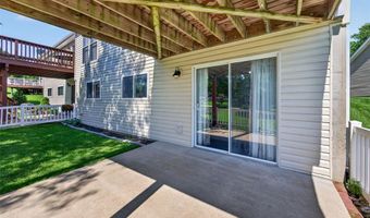812 Whispering Village Cir, Ballwin, MO 63021