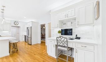 30 Taggart Ct, East Greenwich, RI 02818