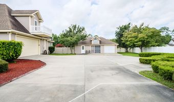 605 Plantation Dr, Adel, GA 31620