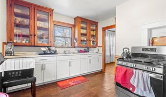 51 Oakland Ave, Cranston, RI 02910