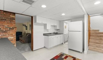 16 Kingsford Ave, East Providence, RI 02915