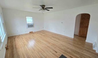 101 W Givens St, Abingdon, IL 61410