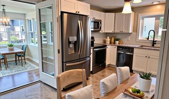 57 Friendship St, Newport, RI 02840