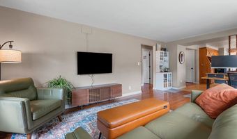2207 S GREENVIEW St, Appleton, WI 54915