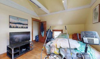 184 Whitney St, Auburn, ME 04210