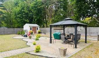 124 Zinnia Dr, Cranston, RI 02920