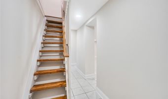17 Banbury Ct, Amityville, NY 11701
