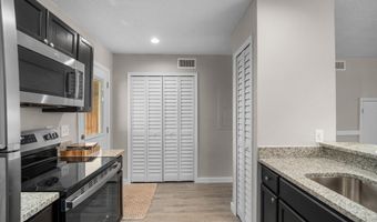 67 W 8TH St, Atlantic Beach, FL 32233