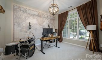 7 Oak Hollow Dr, Asheville, NC 28805