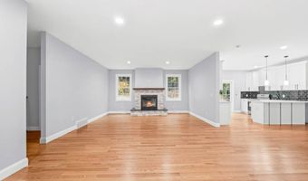 222 Briarwood Ct, Albany, NY 12203
