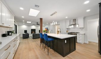4367 Summit Dr, La Mesa, CA 91941
